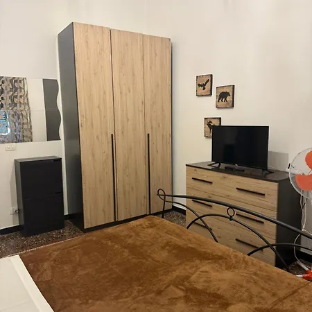 Wow 3 - 175 Mq - Posteggio Privato - Davanti Porto Traghetti - Fino A 10 Posti Letto Apartment Genoa