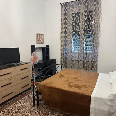 Wow 3 - 175 Mq - Posteggio Privato - Davanti Porto Traghetti - Fino A 10 Posti Letto Genoa
