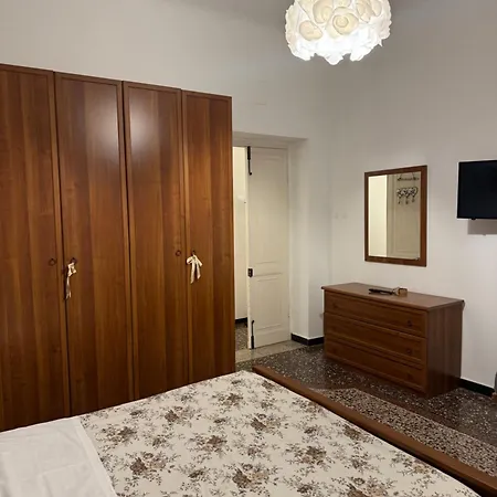 Wow 3 - 175 Mq - Posteggio Privato - Davanti Porto Traghetti - Fino A 10 Posti Letto Apartment