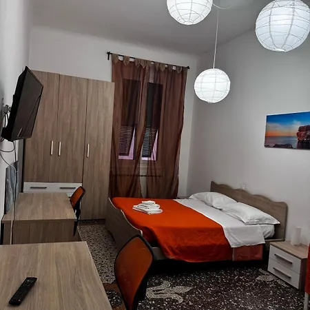 Apartment Wow 3 - 175 Mq - Posteggio Privato - Davanti Porto Traghetti - Fino A 10 Posti Letto